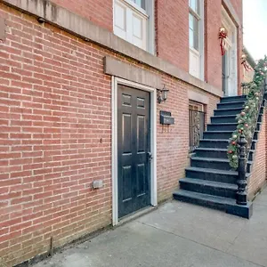 4 Bedroom Beauty Steps From The River Apartment Savannah